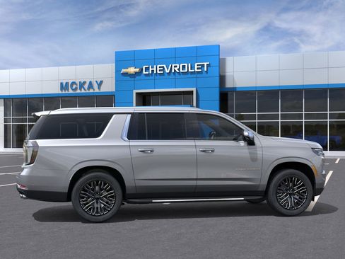 New 2026 Chevrolet Suburban Premier w/ Sun And Tow Package image 5