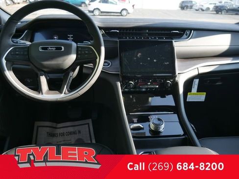 New 2025 Jeep Grand Cherokee Limited w/ Black Appearance Package AWD/4WD image 42