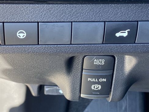 Certified 2025 Nissan Murano SV image 29