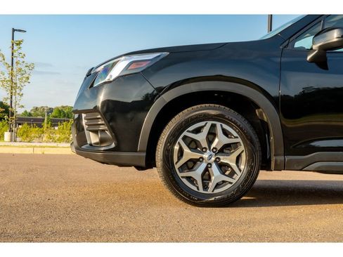 Used 2024 Subaru Forester Premium AWD/4WD image 10