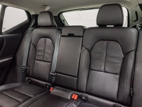 Used 2023 Volvo XC40 B5 Plus AWD/4WD image 23
