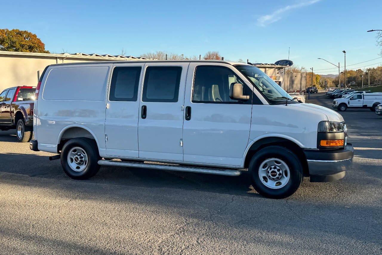 Used 2025 GMC Savana 2500 w/ Driver Convenience Package RWD image 2