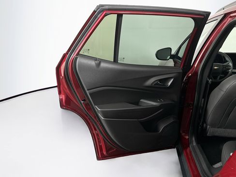 Used 2025 Chevrolet Trax LT image 24