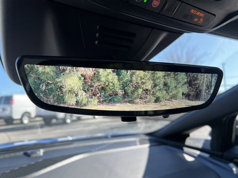 New 2025 Chevrolet Equinox EV RS w/ Convenience Package II image 32