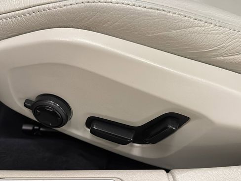 Certified 2024 Volvo S60 T8 Ultimate image 25