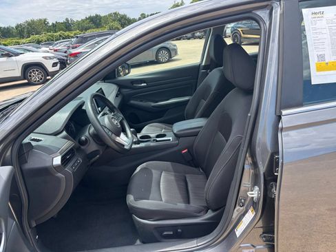 Used 2025 Nissan Altima 2.5 SV FWD image 27