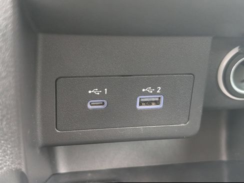 Used 2023 Nissan Kicks SR FWD image 18