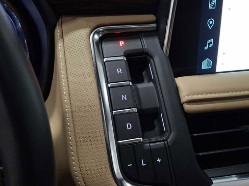 Used 2023 Chevrolet Tahoe Premier image 16