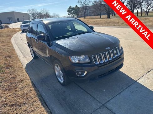 Used 2014 Jeep Compass Latitude image 1