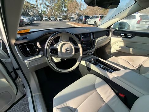 Certified 2023 Volvo XC60 B5 Plus image 31