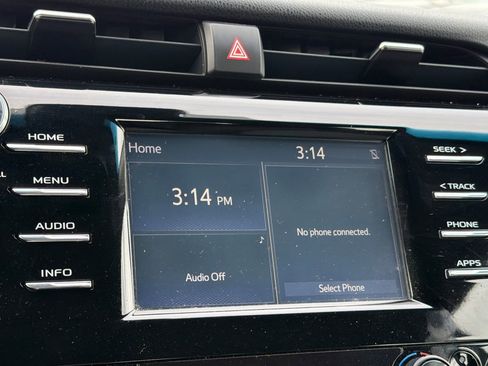 Used 2018 Toyota Camry XLE image 17