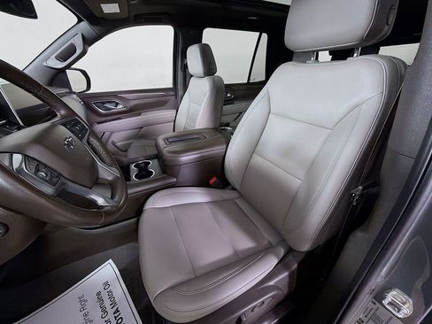 Used 2022 Chevrolet Tahoe Z71 w/ Luxury Package AWD/4WD image 12