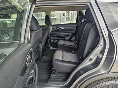 Used 2020 Nissan Rogue S image 17