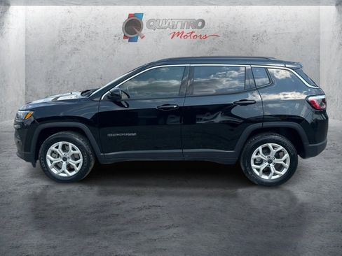 Used 2025 Jeep Compass Latitude AWD/4WD image 2