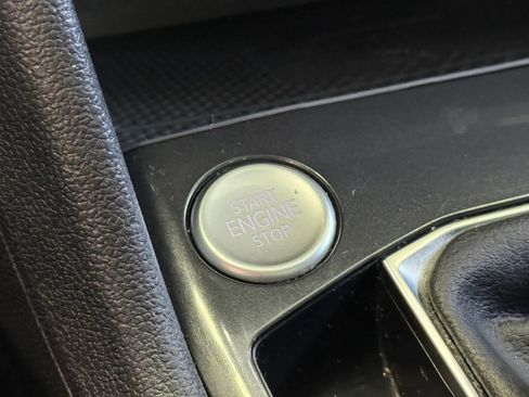 Used 2022 Volkswagen Tiguan SE AWD/4WD image 19