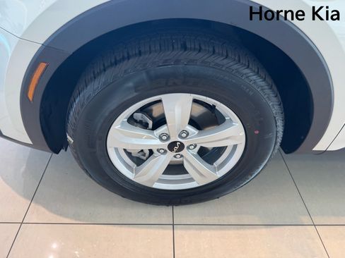 New 2026 Kia Sorento LX FWD image 8