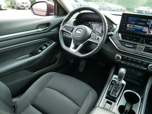 Certified 2023 Nissan Altima 2.5 SV w/ SV Premium Package AWD/4WD image 9