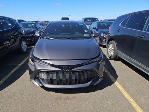 Used 2021 Toyota Corolla SE w/ SE Preferred Package FWD image 2