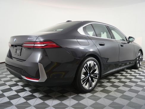 Certified 2025 BMW 530i RWD image 3