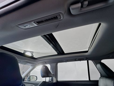 Certified 2024 Toyota Grand Highlander AWD image 16