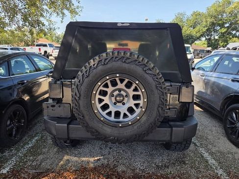 Used 2017 Jeep Wrangler Sport AWD/4WD image 6