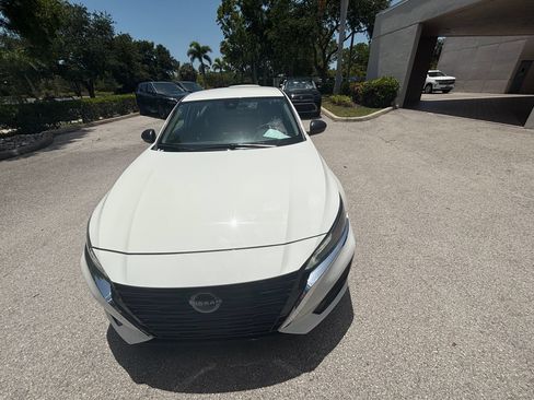 Used 2025 Nissan Altima 2.5 SV FWD image 17