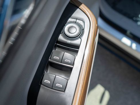 Used 2018 GMC Acadia SLE w/ Driver Alert Package I AWD/4WD image 18