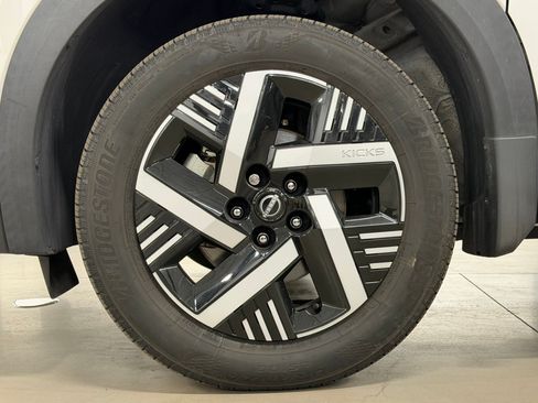 Used 2025 Nissan Kicks SV FWD image 11