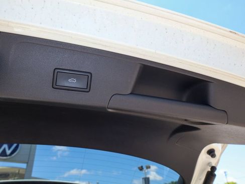 Certified 2021 Volkswagen Atlas Cross Sport SEL Premium R-Line AWD/4WD image 11