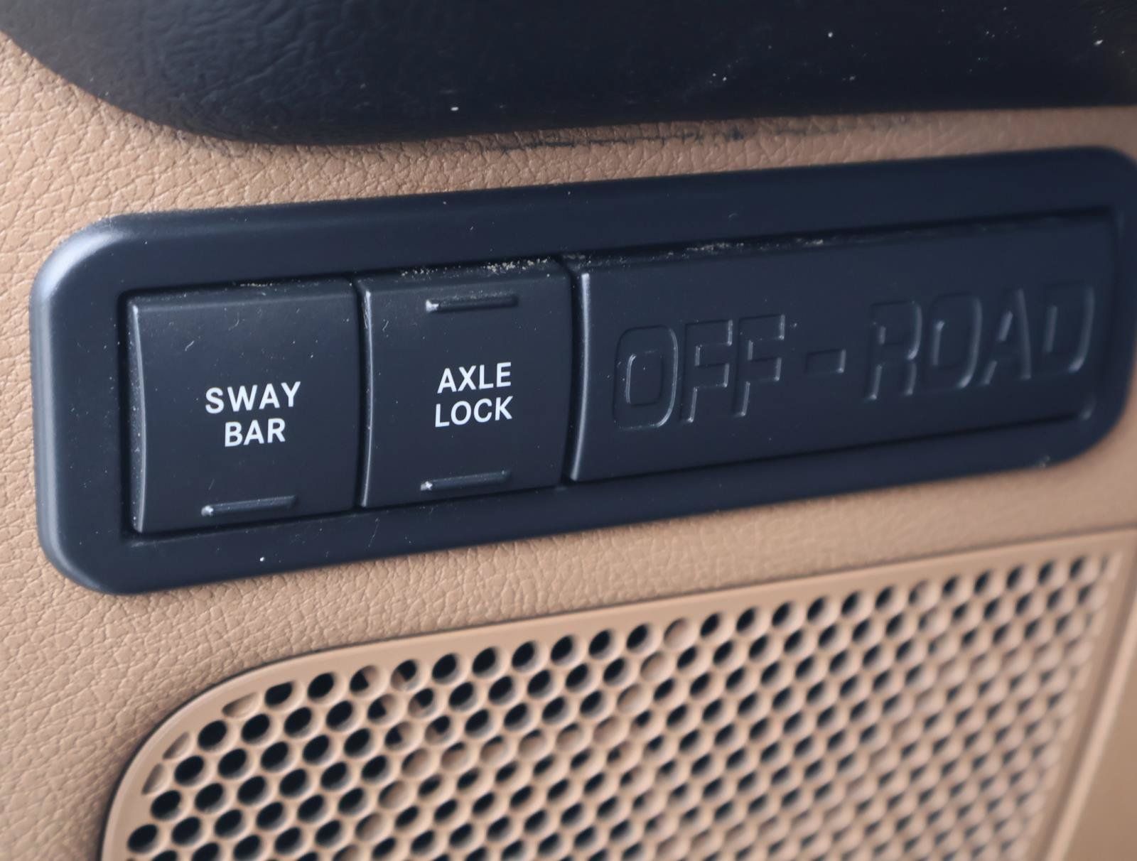 Used 2014 Jeep Wrangler Unlimited Rubicon w/ Connectivity Group AWD/4WD image 17