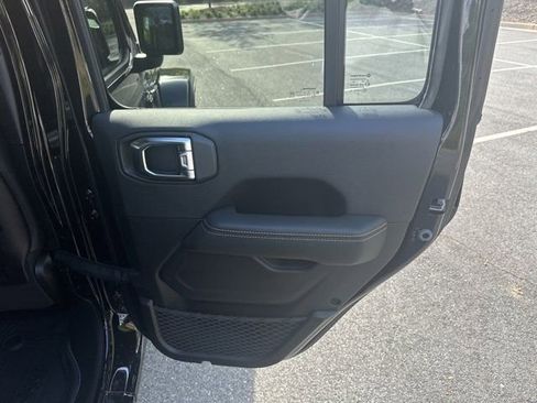 New 2025 Jeep Gladiator Sport w/ Premium Package image 15