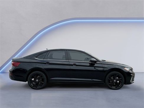 New 2026 Volkswagen Jetta SE image 4