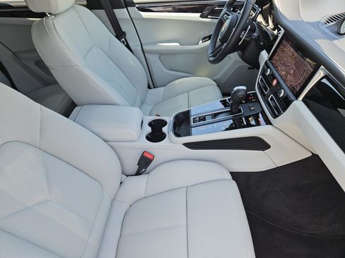 Certified 2026 Porsche Macan Turbo AWD/4WD image 15