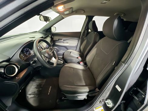 Used 2018 Nissan Kicks SV image 14