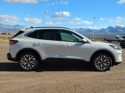 Used 2022 Ford Escape Titanium w/ Class II Trailer Tow Package image 2