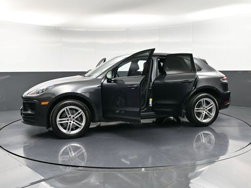 Certified 2025 Porsche Macan image 37