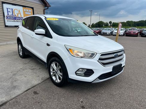 Used 2017 Ford Escape SE FWD image 3