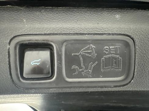 Used 2019 Ford Expedition Limited w/ Equipment Group 302A AWD/4WD image 34