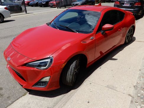 Used 2015 Scion FR-S RWD image 7