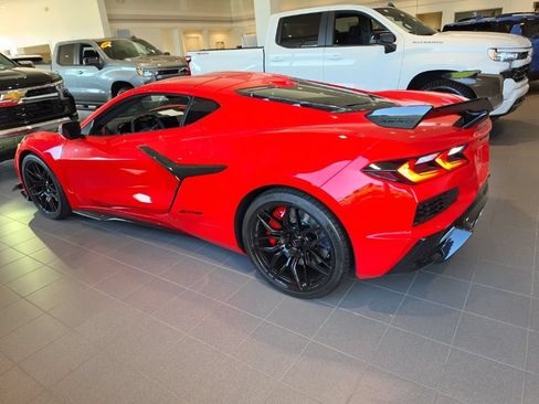 Used 2025 Chevrolet Corvette Z06 w/ Stealth Interior Trim Package RWD image 3
