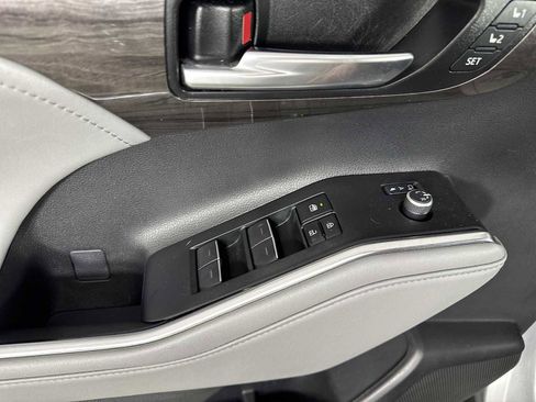 Used 2023 Toyota Highlander Limited image 28