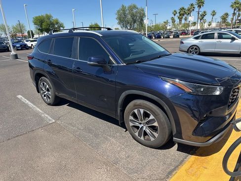 Used 2023 Toyota Highlander XLE image 7