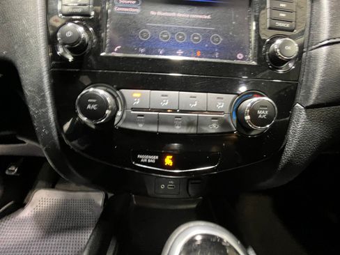 Used 2019 Nissan Rogue S image 12