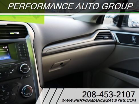 Used 2017 Ford Fusion SE image 12