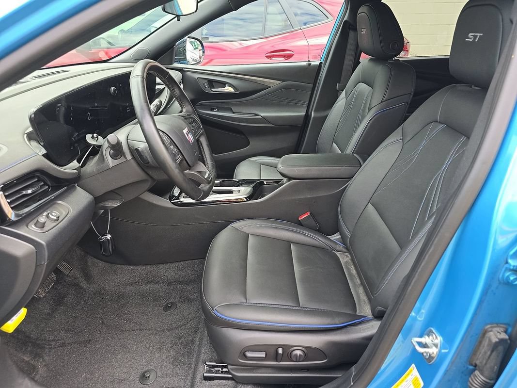 Used 2025 Buick Envista Sport Touring w/ Convenience I Package FWD image 6