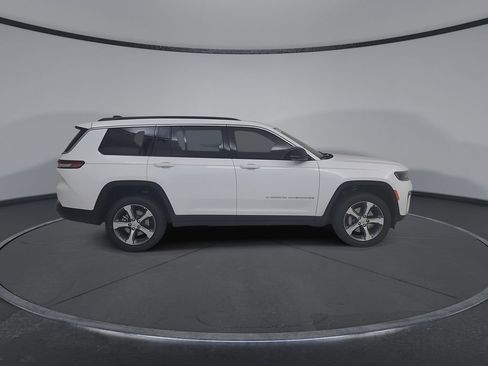 New 2026 Jeep Grand Cherokee L Limited w/ Luxury Tech Group II AWD/4WD image 17