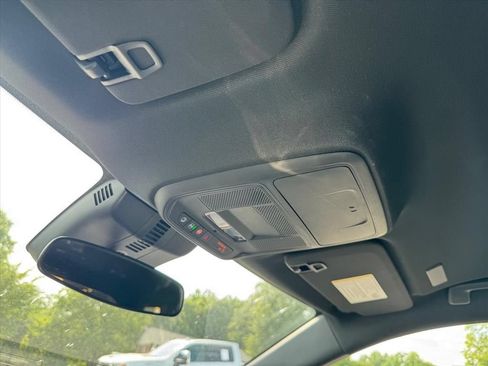 Used 2024 Chevrolet Traverse LT FWD image 25