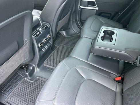 Used 2023 Land Rover Defender 110 SE image 26