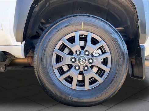 Used 2025 Toyota 4Runner SR5 AWD/4WD image 10
