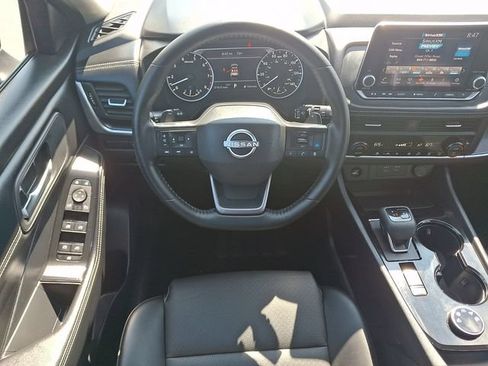 Used 2025 Nissan Rogue SV w/ SV Premium Package AWD/4WD image 12